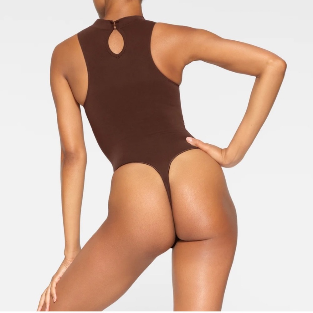 NTW SKIMS HIGH NECK THONG BODYSUIT- cocoa brown - Picture 3 of 3